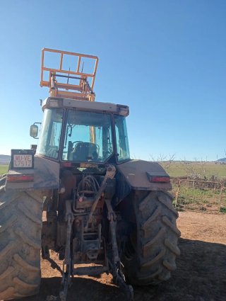 Tractor Massey Ferguson 8120