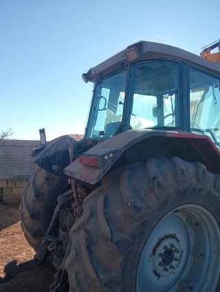 Tractor Massey Ferguson 8120