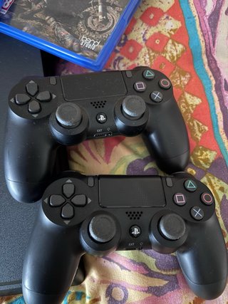PS4 + 5 Juegos + 2 Mandos + Accesorios
