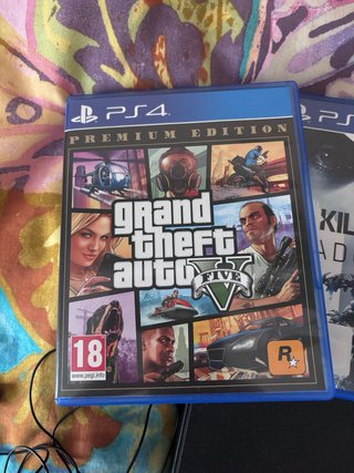 PS4 + 5 Juegos + 2 Mandos + Accesorios