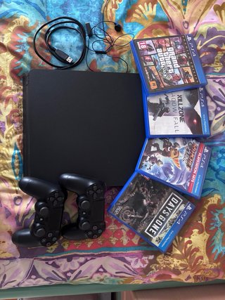 PS4 + 5 Juegos + 2 Mandos + Accesorios