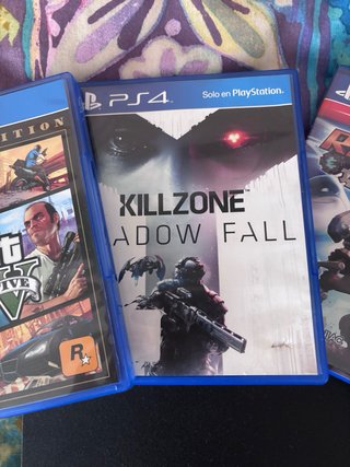 PS4 + 5 Juegos + 2 Mandos + Accesorios