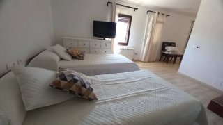 Casa rural con piscina, grupos de 13p 7d. agosto.