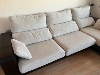 Sofá chaise longue tela y piel