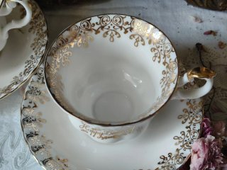 1 tazza e 1 piattino Royal Albert Happy Birthday