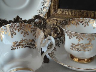 1 tazza e 1 piattino Royal Albert Happy Birthday