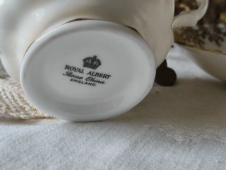 1 tazza e 1 piattino Royal Albert Happy Birthday