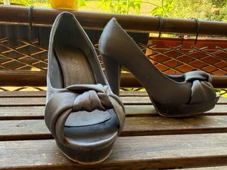 Zapatos de tacón MARYPAZ grises de raso