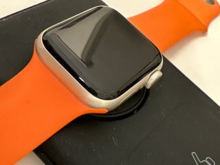 Apple Watch SE 40mm Arancione/Argento