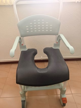 Silla adaptada para ducha Etac Clean