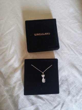 Colgante gato blanco y plata Singularu