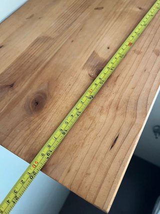 Estante de madera y metal