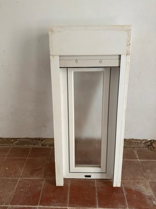 Ventana aluminio abatible con persiana