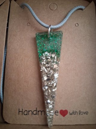 Colgante Resina Hecho a Mano Verde y Plata