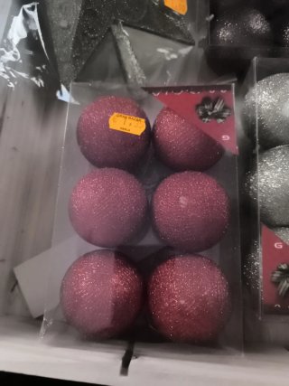 Decoración Navideña: Bolas y Estrella
