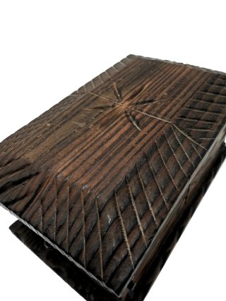 Grande cofre de madera con compartimento secreto