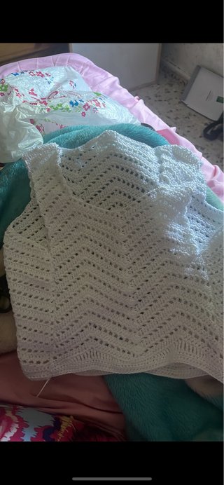 Top Crochet Blanco Escote Pico echo a mano