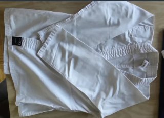 Dos kimonos de Judo blancos