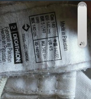 Dos kimonos de Judo blancos