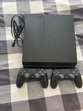 PS4 Slim 1TB Negra + 2 Mandos
