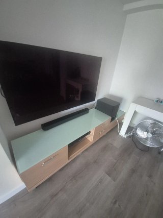 Vitrina de cristal y madera