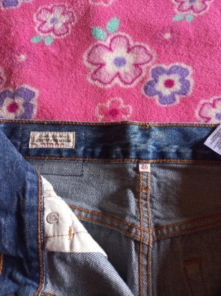 Falda Levi's vaquera desgastada
