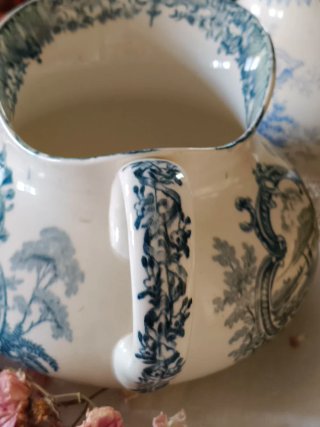 Brocca in porcellana blu e bianca