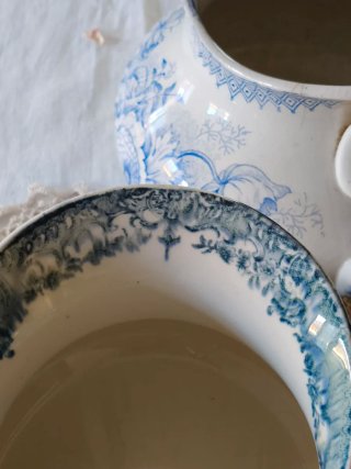 Brocca in porcellana blu e bianca