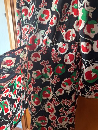 Vestido estampado floral negro y rojo con su forro