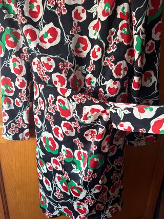 Vestido estampado floral negro y rojo con su forro