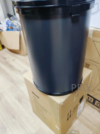 Cubo de basura para puerta