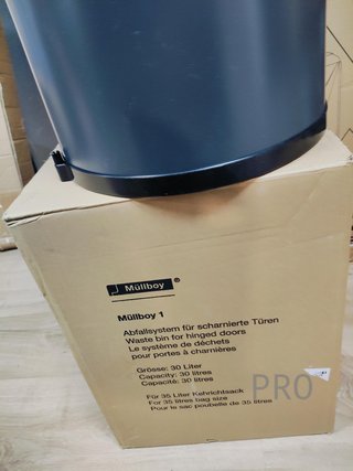Cubo de basura para puerta