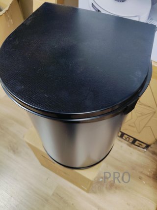 Cubo de basura para puerta