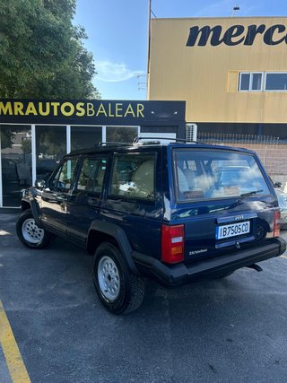 Jeep Cherokee 2.5TD COUNTRY