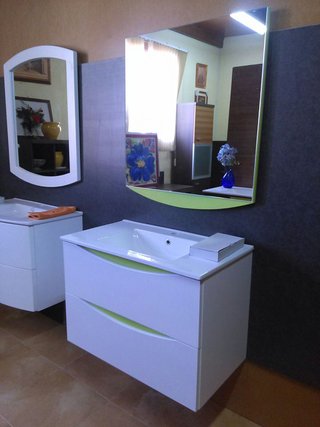 Mueble de baño suspendido blanco y verde