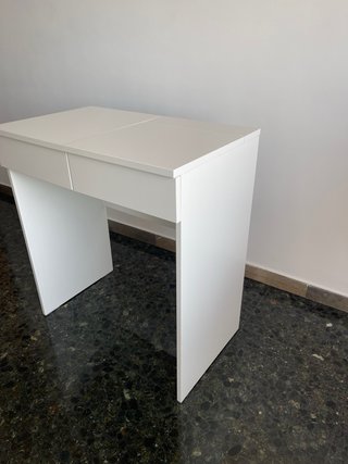 URGE  - Tocador IKEA BRIMNES Blanco con Espejo