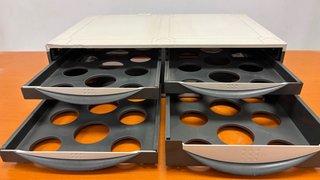 Cajonera de plástico beige y gris