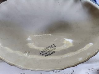 Tazza in porcellana con decoro floreale