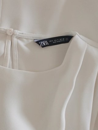 Blusa Zara blanca manga corta drapeada
