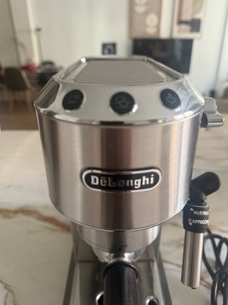 Cafetera DeLonghi Dedica