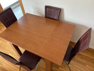 Mesa de comedor y 4 sillas