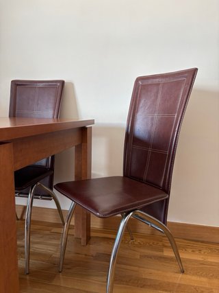 Mesa de comedor y 4 sillas