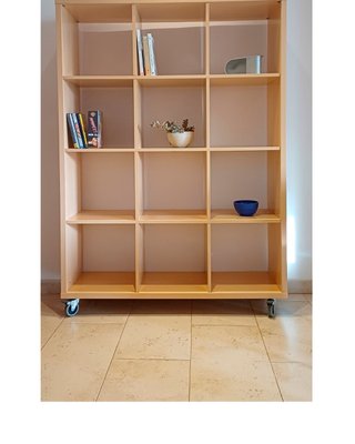 Estantería modular con ruedas