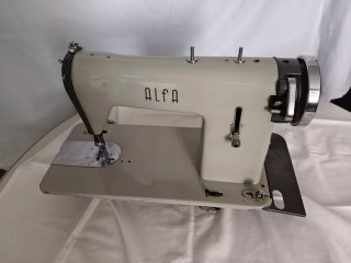 Máquina de coser Alfa