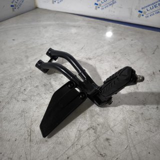 Estribera pasajero lado derecho KTM 390 Duke 2021