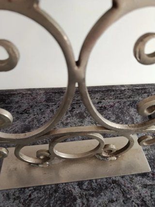Candelabro antiguo de metal plateado
