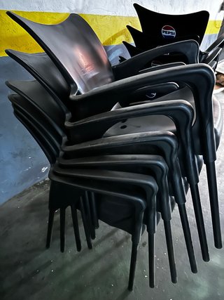 12 Sillas de plástico apilables