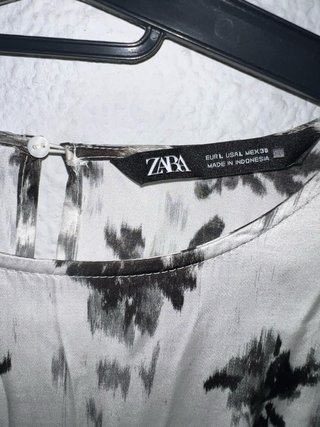 Vestido con estampado Zara