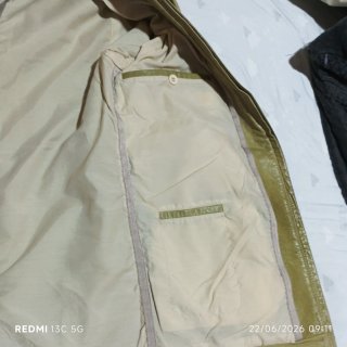 Chaqueta de piel verde pistacho, talla 44.