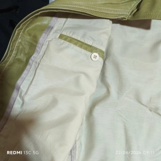 Chaqueta de piel verde pistacho, talla 44.